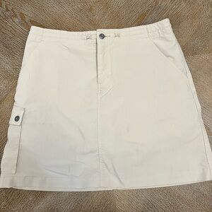 Patagonia Beige Skort Size 8 Cargo pockets Drawstring Waist 32” Inseam 17”